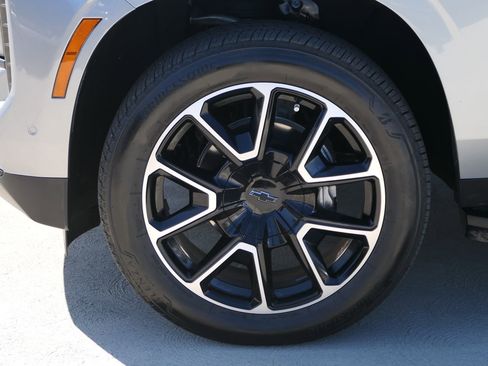 Used 2025 Chevrolet Tahoe RST image 10