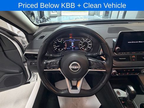 Used 2024 Nissan Altima 2.5 SR FWD image 9