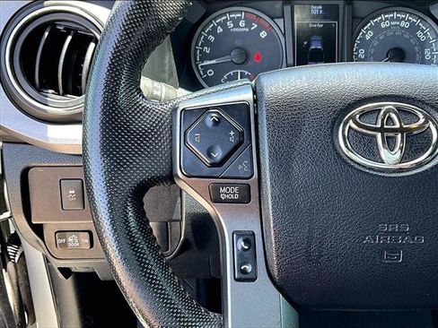 Used 2021 Toyota Tacoma TRD Off-Road w/ Technology Package AWD/4WD image 18