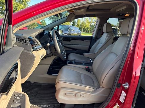 Used 2024 Honda Odyssey Elite image 17