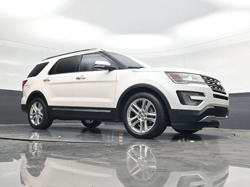 Used 2017 Ford Explorer Limited image 47