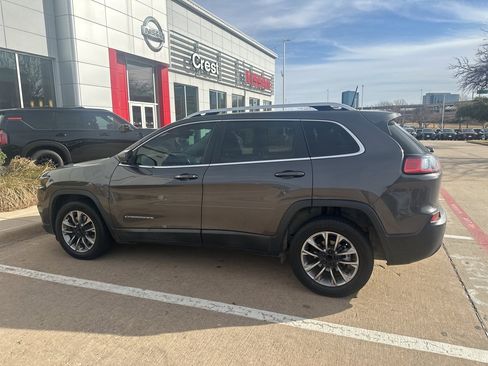 Used 2019 Jeep Cherokee Latitude Plus image 5
