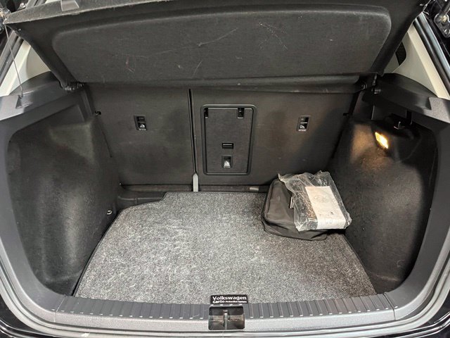 Used 2022 Volkswagen Taos SE FWD image 14