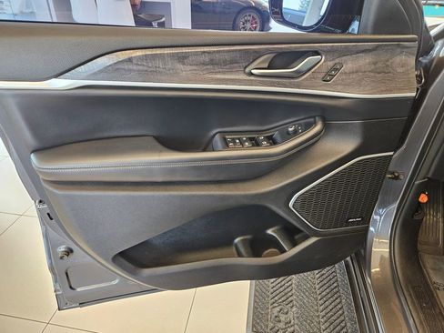 Used 2022 Jeep Grand Cherokee L Limited AWD/4WD image 13