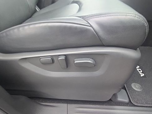 Used 2024 Nissan Armada SL w/ Captain's Chairs Package image 30