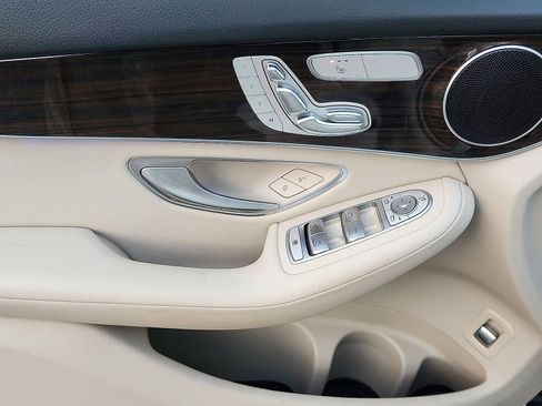 Used 2021 Mercedes-Benz GLC 300 4MATIC image 10