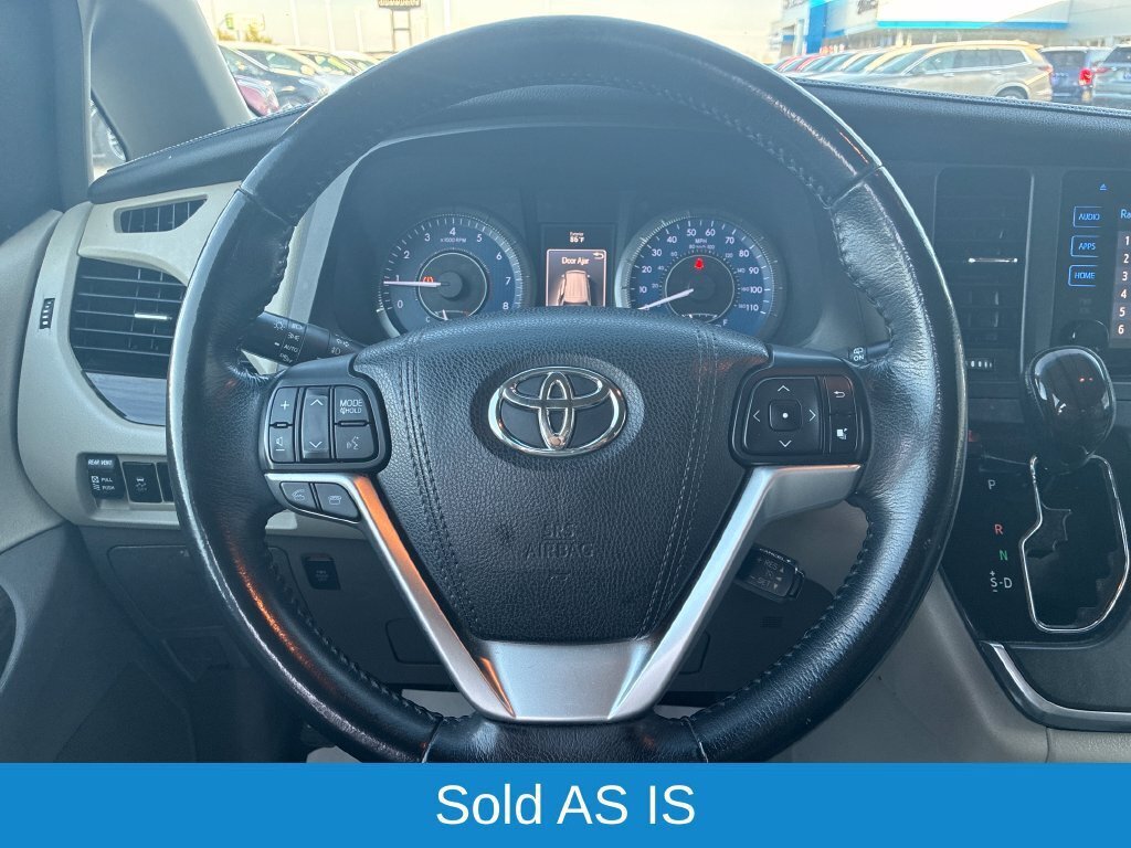 Used 2015 Toyota Sienna XLE w/ XLE Navigation Package FWD image 17