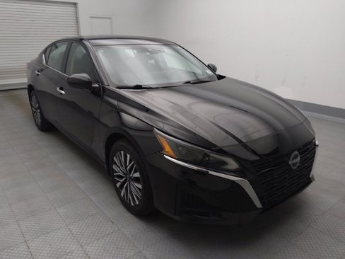 Used 2023 Nissan Altima 2.5 SV w/ SV Premium Package AWD/4WD image 13