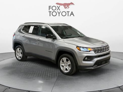 Used 2022 Jeep Compass Latitude w/ Mopar Graphics Package image 8