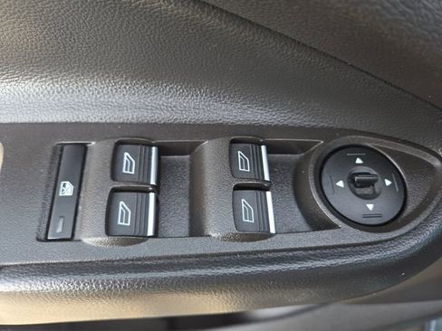 Used 2019 Ford Escape SE image 17