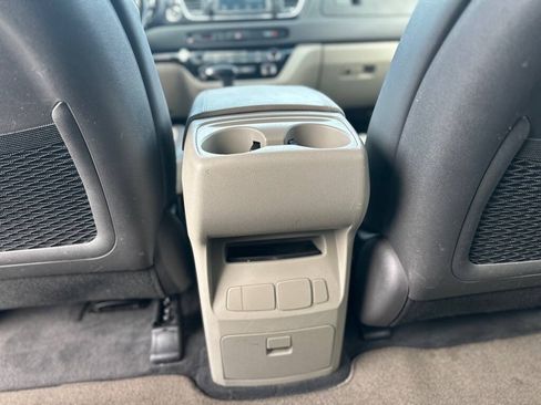 Used 2017 Kia Sedona LX w/ LX Essentials Premium Package FWD image 19
