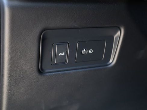 Used 2024 Jaguar F-PACE R-Dynamic S image 12