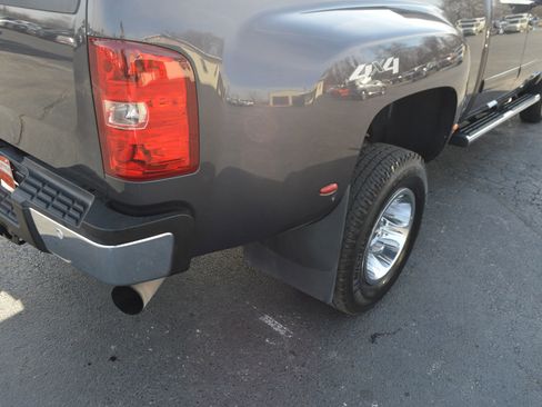 Used 2011 GMC Sierra 3500 SLT w/ SLT Convenience Package AWD/4WD image 9