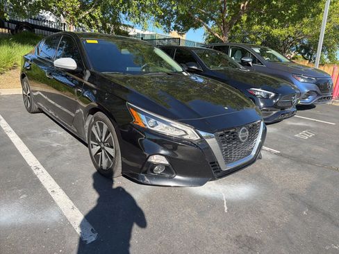 Used 2019 Nissan Altima 2.5 SL FWD image 3