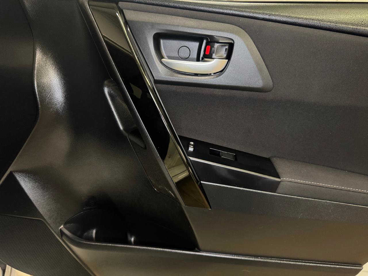 Used 2017 Toyota Corolla iM FWD image 23