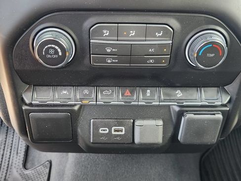 Used 2026 Chevrolet Silverado 1500 Custom Trail Boss w/ Turbomax Blackout Package AWD/4WD image 18