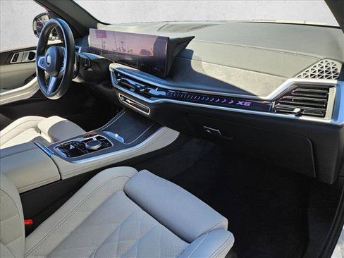 Used 2025 BMW X5 xDrive40i w/ M Sport Package AWD/4WD image 21