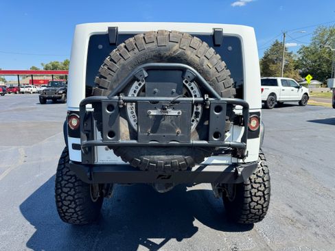 Used 2018 Jeep Wrangler Unlimited Rubicon w/ Cold Weather Group AWD/4WD image 6