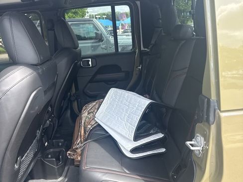 Used 2025 Jeep Gladiator Rubicon image 6