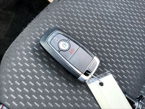 Used 2025 Ford Escape ST-Line FWD image 14