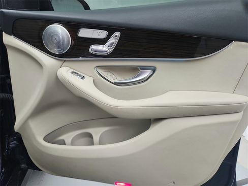 Used 2017 Mercedes-Benz GLC 300 4MATIC image 27