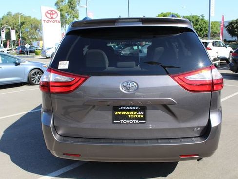 Used 2017 Toyota Sienna LE FWD image 13