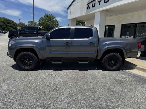 Used 2021 Toyota Tacoma SR5 RWD image 10