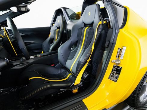 Used 2023 Ferrari 812 Competizione A image 17