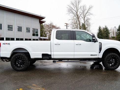 Used 2024 Ford F350 Lariat image 2