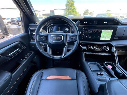 Used 2025 GMC Sierra 2500 AT4 w/ AT4 Premium Plus Package AWD/4WD image 5