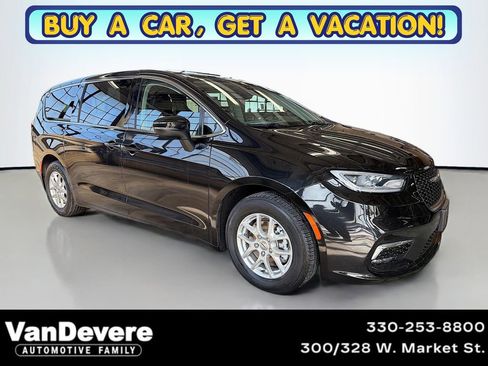 Used 2023 Chrysler Pacifica Touring-L FWD image 1