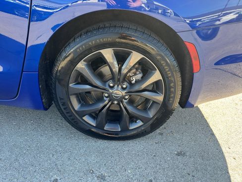 Used 2020 Chrysler Pacifica Touring w/ S Appearance Package image 10