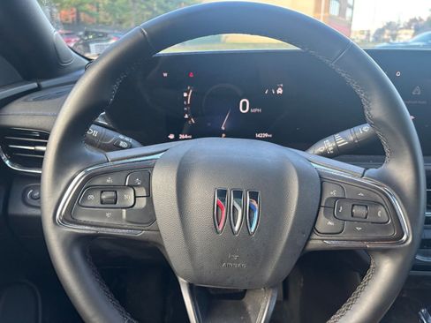 Used 2025 Buick Envista Sport Touring image 32