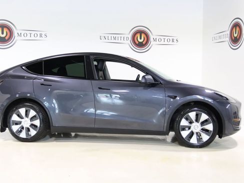 Used 2022 Tesla Model Y Long Range AWD/4WD image 26