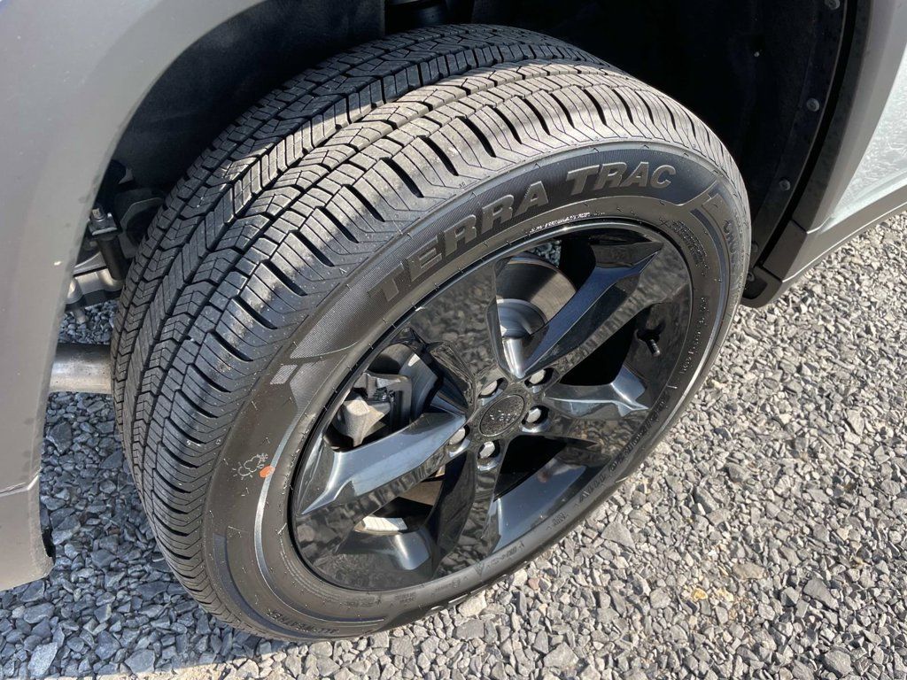 Used 2024 Jeep Grand Cherokee L Limited w/ Black Appearance Package RWD image 22