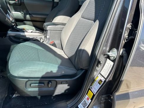 Used 2021 Toyota Tacoma SR5 RWD image 11