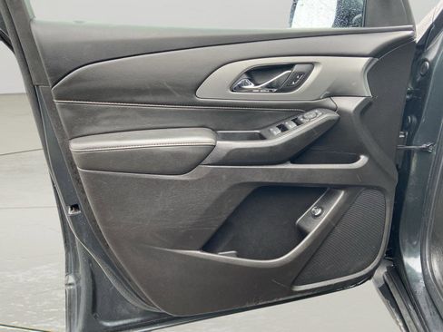 Used 2020 Chevrolet Traverse LT w/ Driver Confidence II Package AWD/4WD image 17