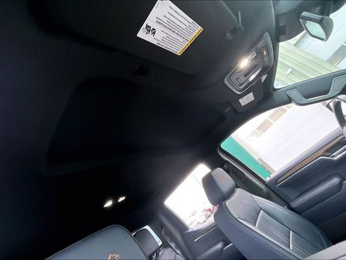 Used 2022 Chevrolet Silverado 1500 High Country w/ Z71 Off-Road Package image 23