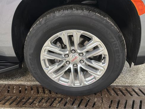 Used 2024 GMC Yukon SLT image 12