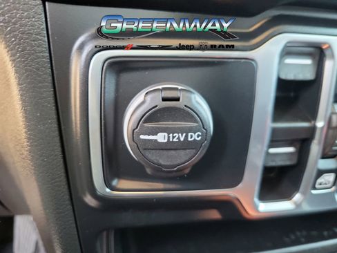 Used 2023 Jeep Wrangler Unlimited Sahara image 18