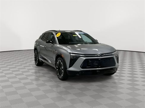 Certified 2025 Chevrolet Blazer EV RS image 2