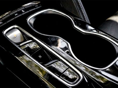 Used 2023 Buick Envision Essence image 25