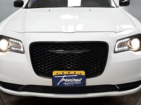 Used 2023 Chrysler 300 Touring w/ Sport Appearance Package image 40
