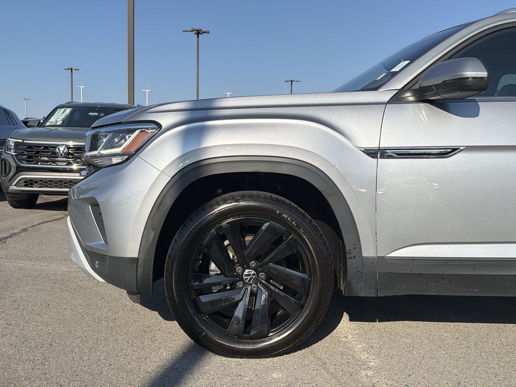 Used 2023 Volkswagen Atlas Cross Sport SE FWD image 9