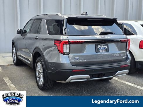 Used 2025 Ford Explorer Platinum AWD/4WD image 2