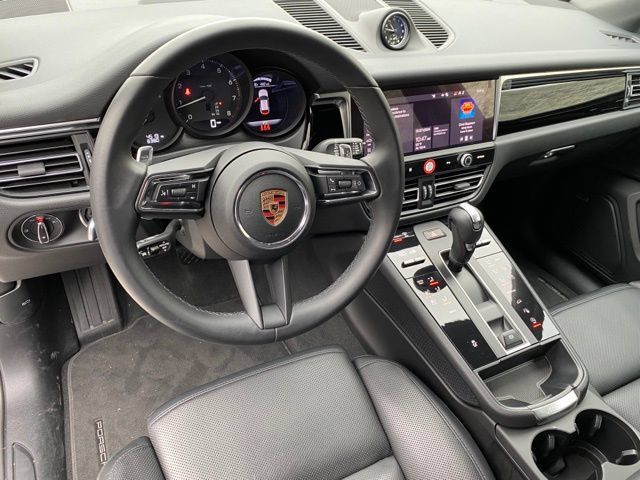 Certified 2024 Porsche Macan AWD/4WD image 8