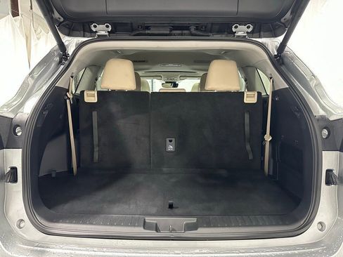 Used 2025 Toyota Highlander XLE image 55