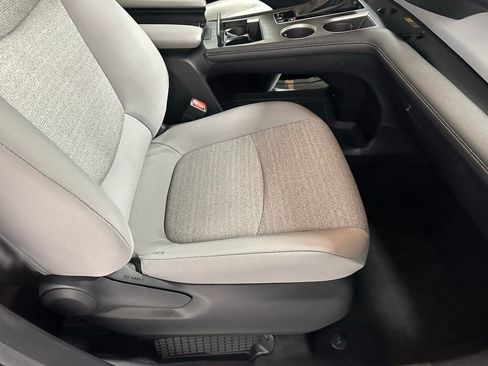 Used 2025 Toyota Sienna LE image 62