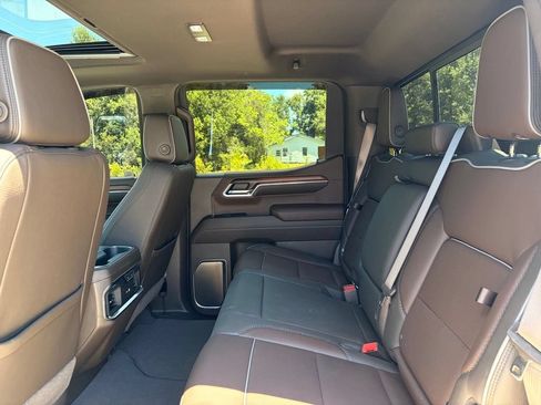 Used 2024 GMC Sierra 1500 Denali w/ Denali Reserve Package AWD/4WD image 17