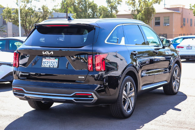 Certified 2023 Kia Sorento SX Prestige AWD/4WD image 9